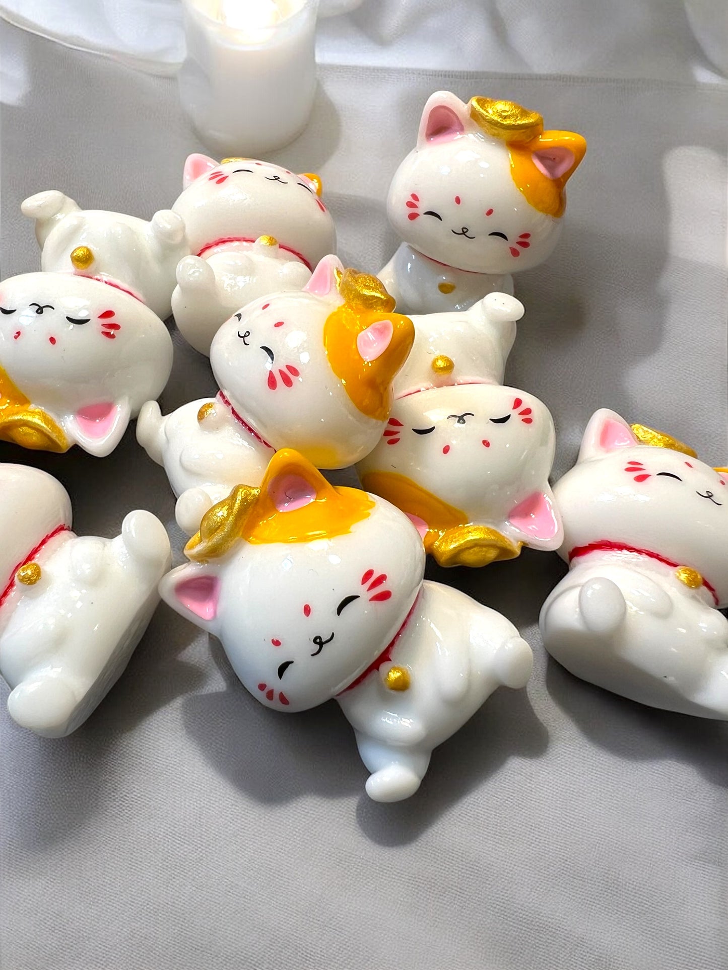 Lucky Money Cat Acrylic Figurine (1)