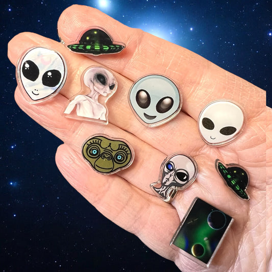 Alien Acrylic 2cm Pins for Lanyards, Purses, Backpacks, etc…